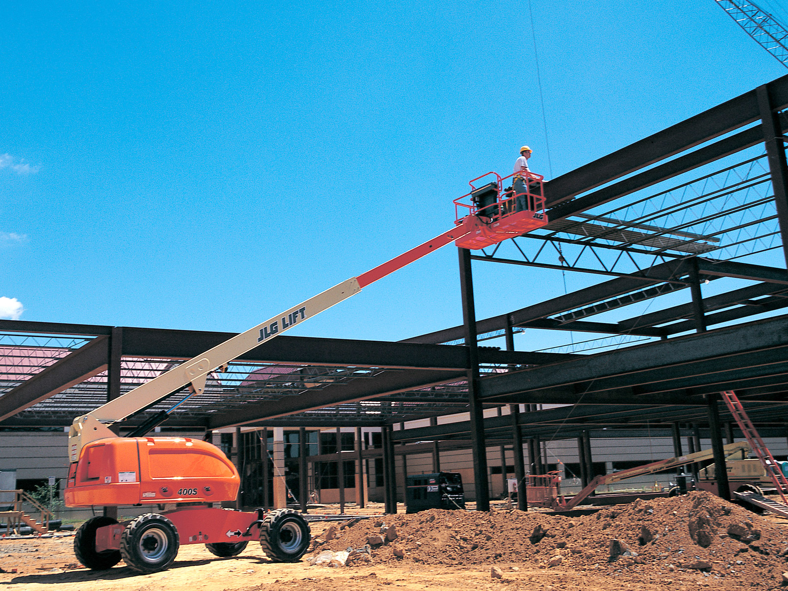 JLG 400S in action